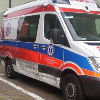 Świdwin - ambulans po kolizji