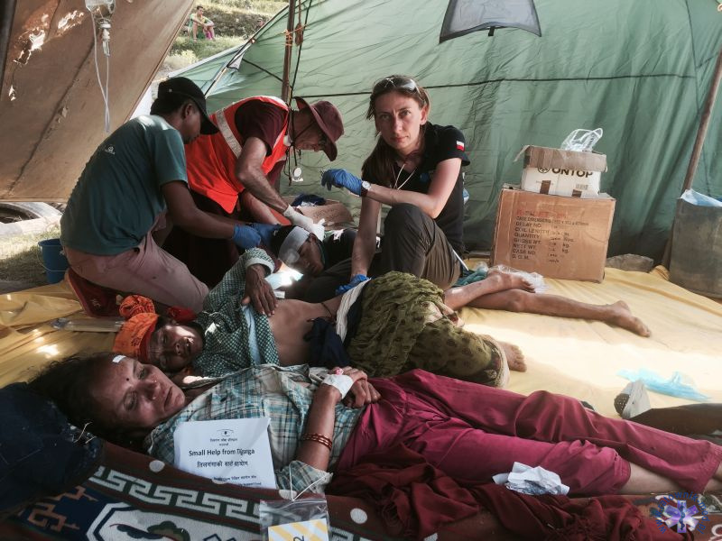 Polscy Ratownicy pomagają w Nepalu-12