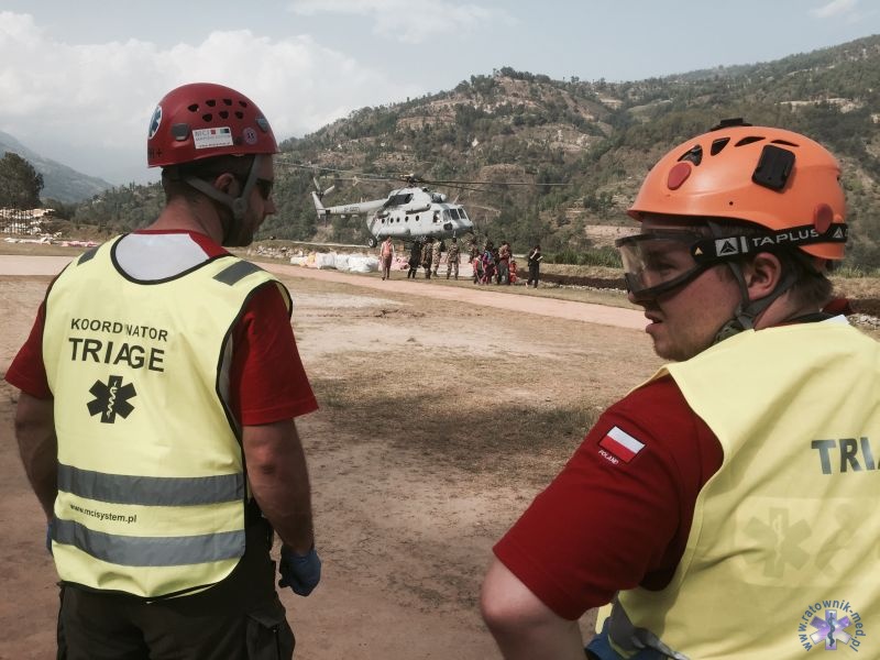 Polscy Ratownicy pomagają w Nepalu-4