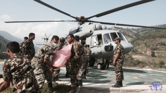 Polscy Ratownicy pomagają w Nepalu-6