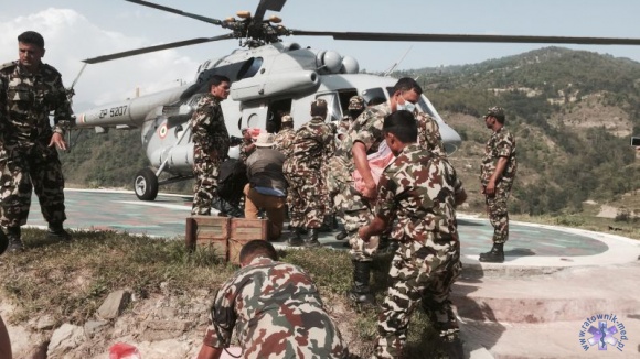 Polscy Ratownicy pomagają w Nepalu-7