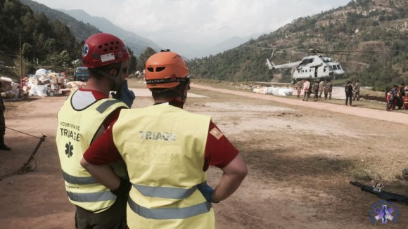 Polscy Ratownicy pomagają w Nepalu-3