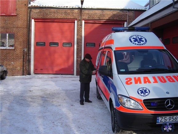 Otwarcie nowej siedziby zespołu ratowniczego i przekazanie ambulansu w Złocieńcu