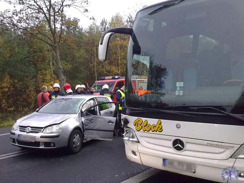 Autobus z osobówką-6