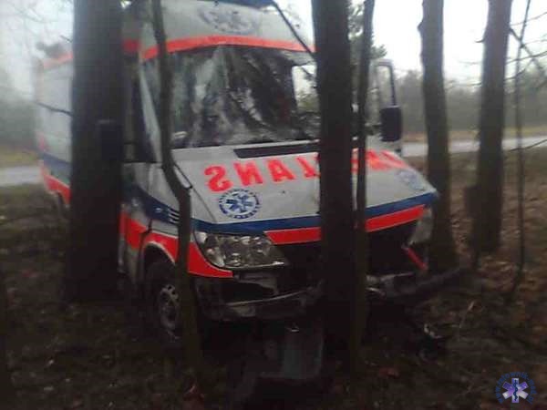 Wypadek karetki na trasie Gródki-Wysoka