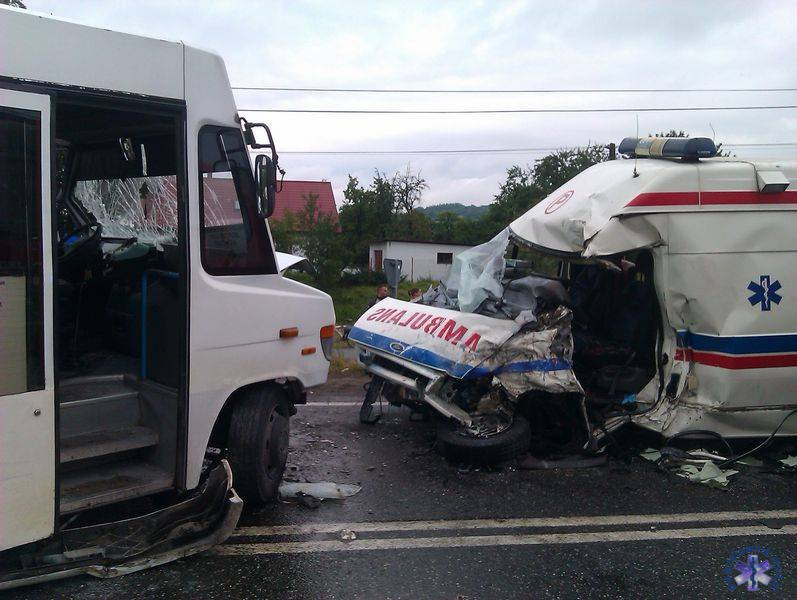 Wypadek karetki z Nowego Sącza-8