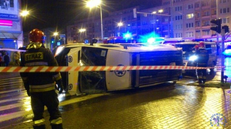 Szczecin, Pl. Rodła - dachowanie karetki