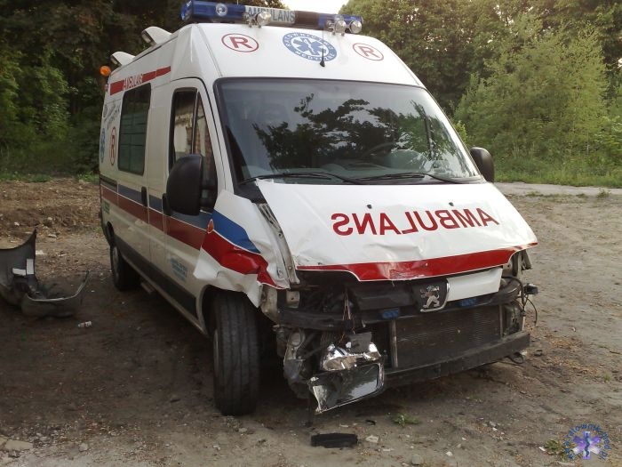 Ambulans po wypadku