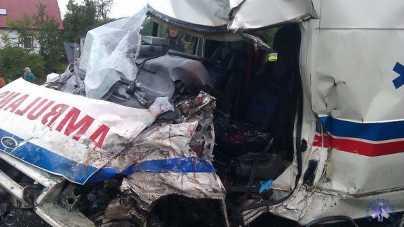 Wypadek karetki z Nowego Sącza-13
