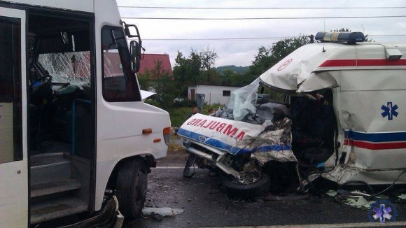 Wypadek karetki z Nowego Sącza-8